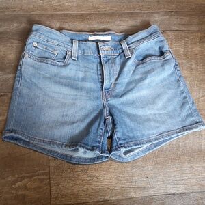 Levis mid length shorts light wash size 28